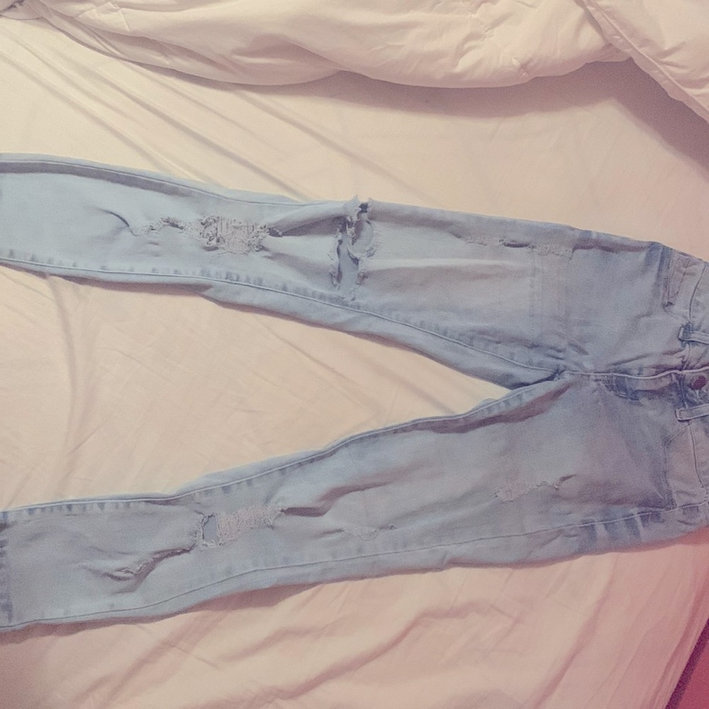 Light skin rip jeans